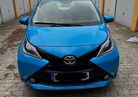 Toyota Aygo (X) Aygo (X) 1,0-l-VVT-i x-play touch x-play touch