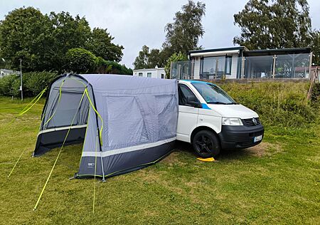 VW T5 Transporter Volkswagen individuell zum Camper ausgebaut