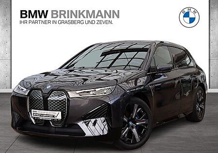BMW iX gebraucht kaufen BMW iX xDrive40 / SPORTPAKET + NAVI + RFK + DAB + LM