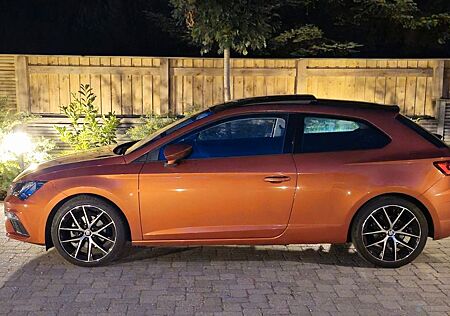 Seat Leon Sportlicher Blickfang in Orange-Metallic