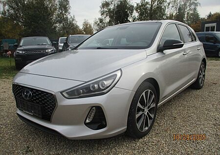 Hyundai i30 gebraucht kaufen Hyundai i30 Intro KLIMA PANORAMA NAVI KAMERA PDC COC