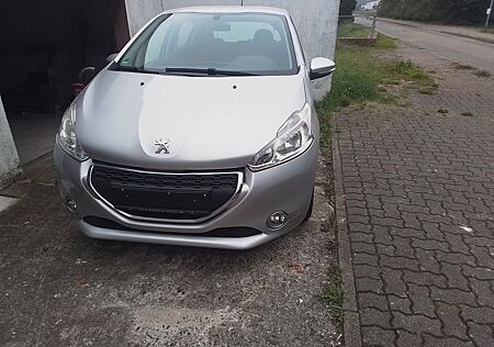 Peugeot 208 1.6 Diesel 2013 top gepflegt mit Tüv