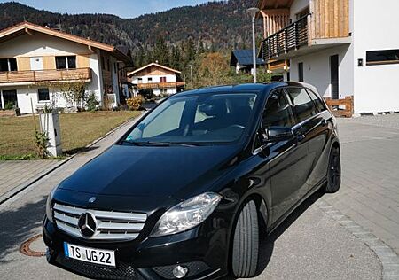 Mercedes-Benz B 180 -