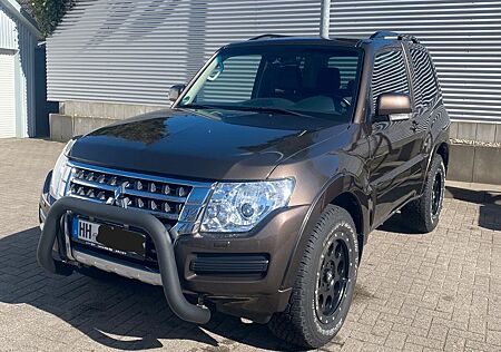 Mitsubishi Pajero 3,2 DI-D 4WD Final Edition Automatik ...