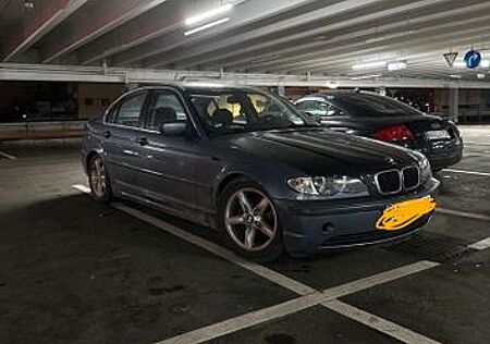 BMW 320i -