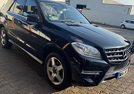 Mercedes-Benz ML 350 BlueTEC 4MATIC 7G*AMG-LINE*NAVI*LEDER*AHK