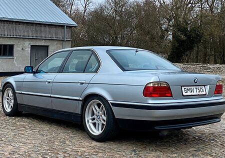 BMW 750i e38