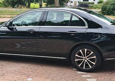 Mercedes-Benz E 200 Autom. LEDER