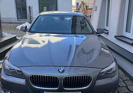 BMW 523i -