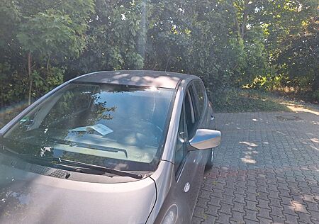 Hyundai ix20 1.4 CRDi fährt super ,6 gang,klima,