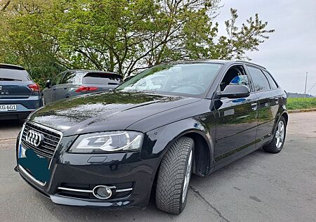 Audi A3 1.6 TDI (DPF) S tronic Attract. Sportb. A...