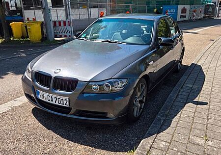 BMW 320i -