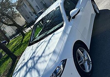 Mercedes-Benz A 220 DCT -