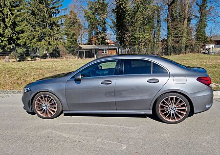 Mercedes-Benz A 220 4MATIC*AMG* LIMO* EDIT1*PANO*LED*NAVI*DAB*