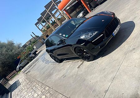 Porsche Cayenne Turbo 5.0