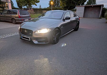 Jaguar XF 30d 300PS R-Sport Automatik R-Sport
