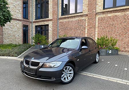 BMW 318i E90 *TÜV 05/26*Rentner*Scheckheft*PDC*SHZ*