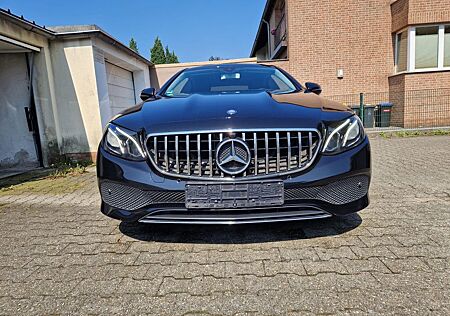 Mercedes-Benz E 220 Coupé Diesel schwarz sehr gepflegt