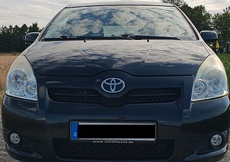 Toyota Corolla Verso 2.2 D-4D - 7 Sitzer