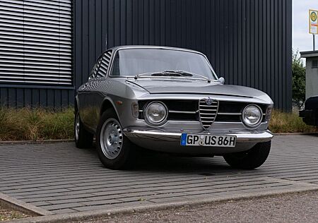 Alfa Romeo Giulia GT 1300