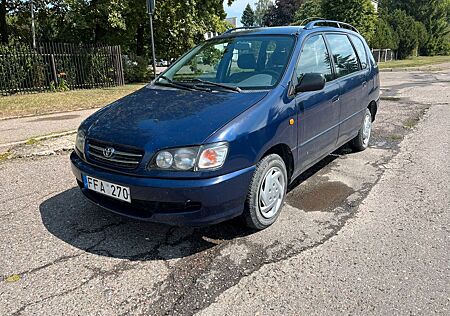 Toyota Picnic 2.2 TD 7Sitzer -