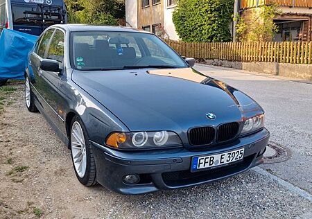 BMW 525i -