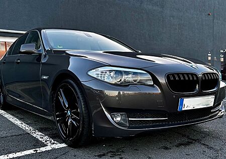 BMW 523i ,M-Felgen 20 Zoll, Scheckh.,Xenon,TOP Zustan