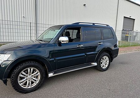 Mitsubishi Pajero 3,2 DI-D 4WD Instyle Automatik Instyle