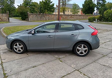 Volvo V40 D2