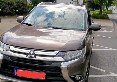 Mitsubishi Outlander 2.0 MIVEC Edition 100 ClearTec 2WD...