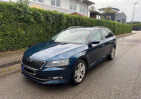 Skoda Superb Combi Style DSG Top Zustand