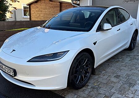 Tesla Model 3 Long Range AWD Highland