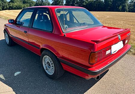 BMW 318 is Ringtool Rennwagen Rallyeauto Racecar