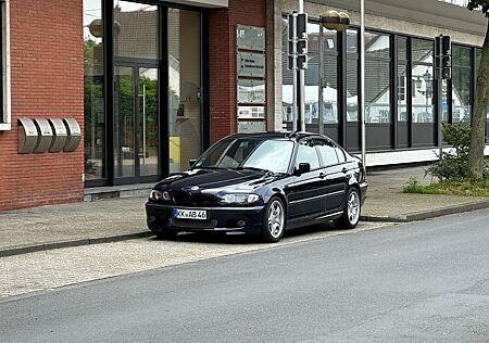 BMW 320i -