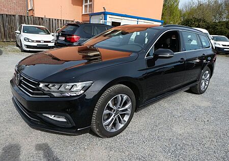 VW Passat Variant Volkswagen Business Navi,Massage,LED
