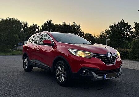 Renault Kadjar 1. Hand PANO Navi Sitzheiz TÜV0627 DIESEL