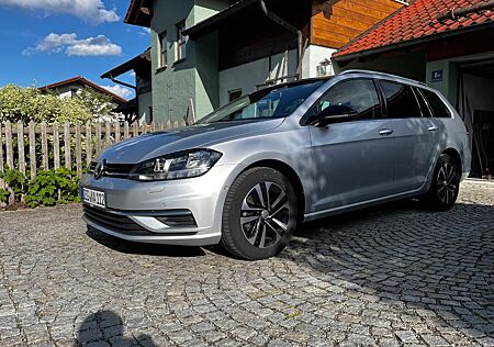VW Golf Volkswagen Variant 1.6 TDI SCR IQ.DRIVE (ACC,AHK,SHZ)