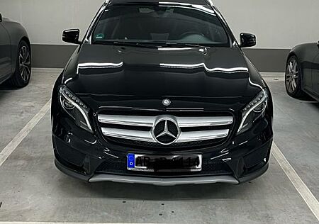Mercedes-Benz GLA 200 AMG Line Sport Utility