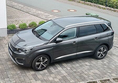 Peugeot 5008 1.2 PureTech 130 Allure - Navi,Kamera,etc.