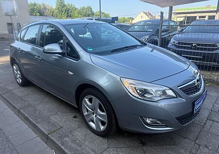 Opel Astra J Lim. 5-trg. Edition
