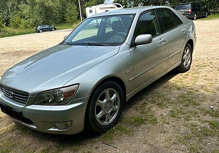 Lexus IS 200 - -