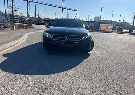 Mercedes-Benz E 220 d T Autom. -