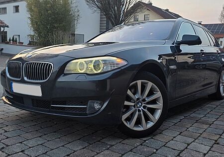 BMW 530d xDrive Touring -ANK, PANO, KEYLESS, SOFTCLO