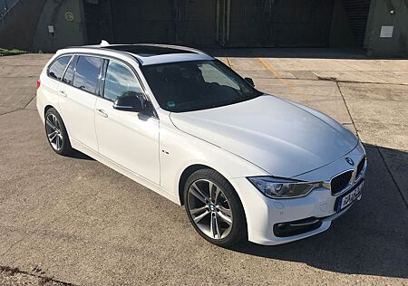BMW 320d Touring Sport Line Autom. Panorama 18LM PDC