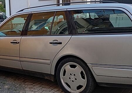 Mercedes-Benz 320 E Kombi, 165 kW, Automatik, Benzin