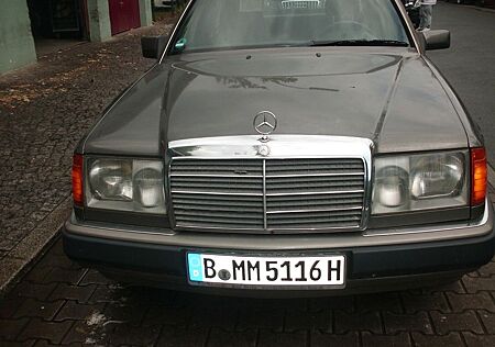 Mercedes-Benz E 200 Oldtimer,Automatic,Schiebedach