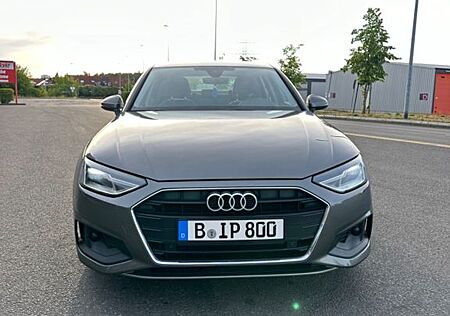 Audi A4 30 TDI S tronic -