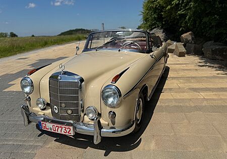 Mercedes-Benz 220 220S Cabriolet