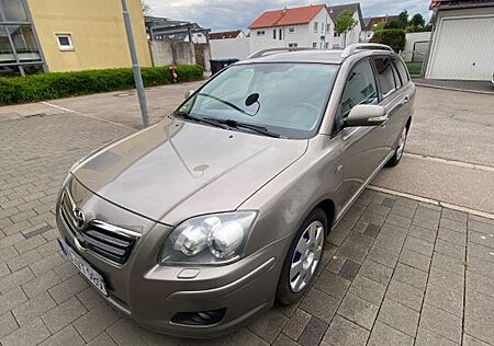 Toyota Avensis Combi Executive 2,2-l-D-CAT Executive