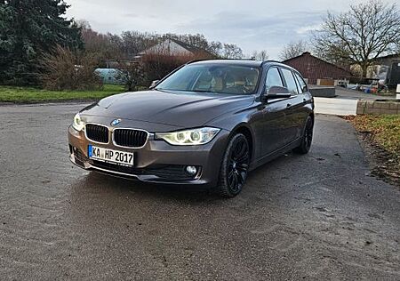 BMW 320d Touring - Xenon-Panorama-Navi-Leder-SHZ-PDC